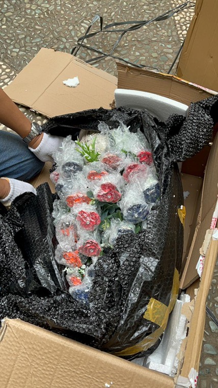 Pilar Set Bunga London Keramik