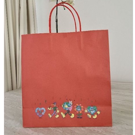 

Preloved Paper bag Innisfree Green Holiday X Steven Harrington ORI Red