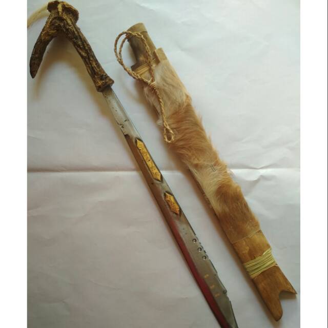Senjata mandau khas dayak besi ukir 2 temeng sarung ukir naga mandau dayak kalimantan