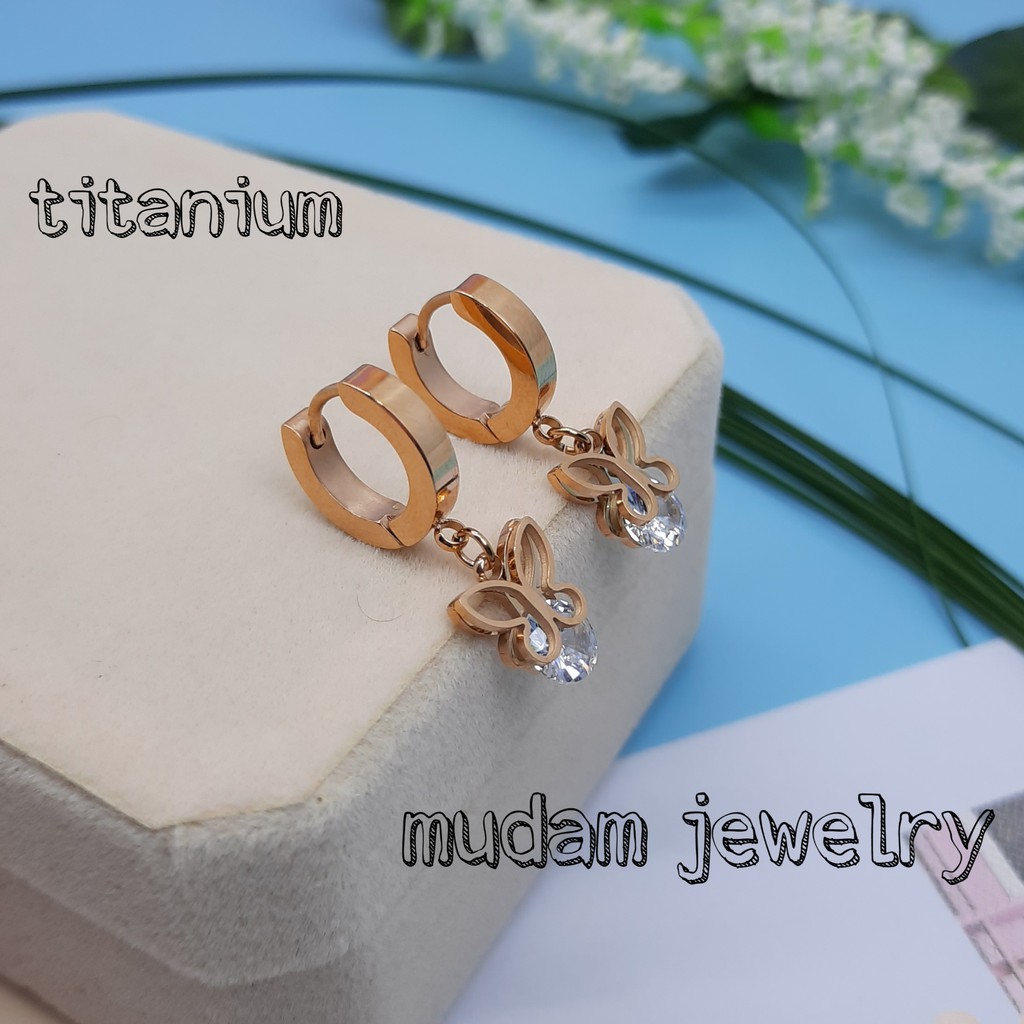 Anting Jepit Titanium Juntai Kupu - Kupu Hollow Dengan Diamond Artifisial