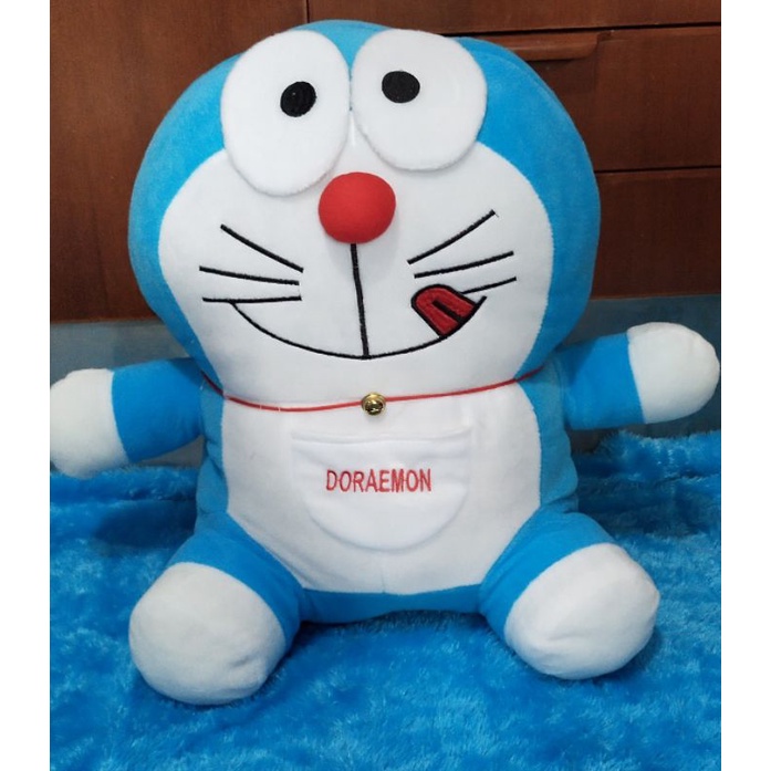 bonekaDoraemonBesar