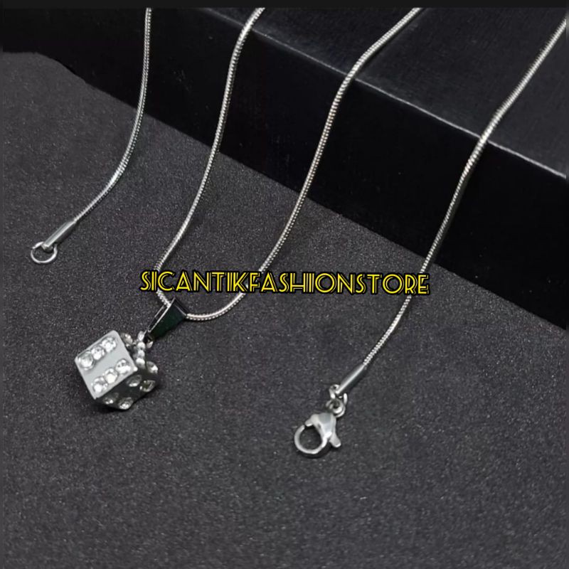 PROMO kalung Titanium plus liontin Dadu silver Fashion wanita terlaris anti Karat perhiasan wanita