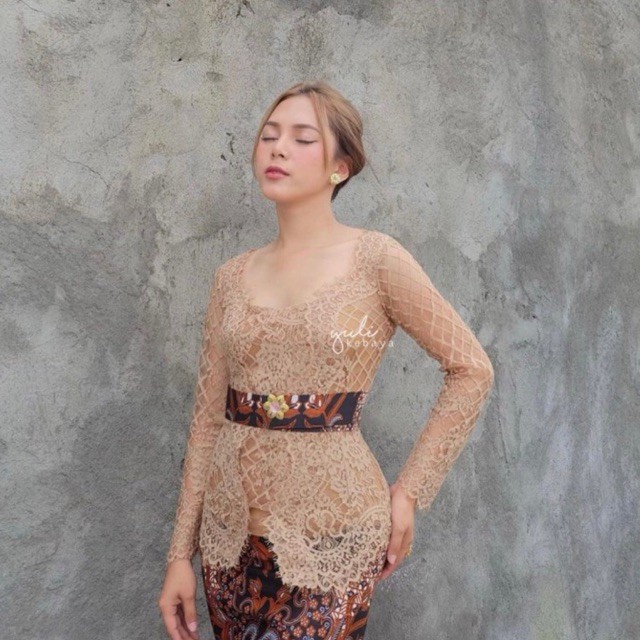 Setelan Kebaya Bali Modern Semi Italy dengan Rok mermaid /Duyung