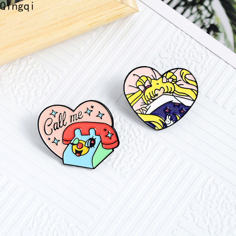 Bros Pin Enamel Desain Kartun Anime Pinky Heart Sleepy Girl Calling Me Bagde Gaya Jepang Untuk Teman