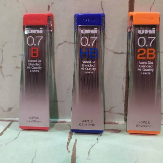 Isi pencil Uni 0.7