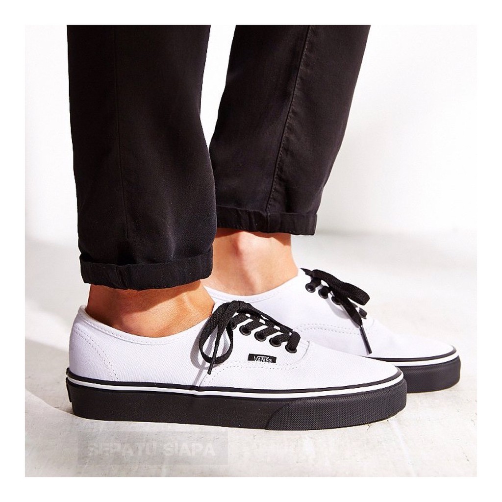 vans authentic black sole