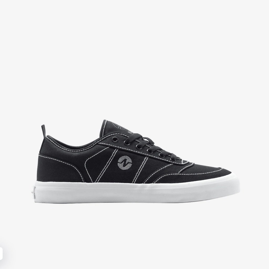 Sepatu Sneakers NAH Project Resilient Warna Black White