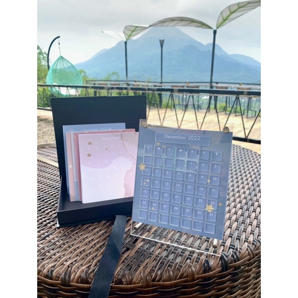 ACRYLIC CALENDAR CORPORATE GIFT CORPORATE HAMPERS WEDDING SOUVENIR GIFT ANNIVERSARY BIRTHDAY