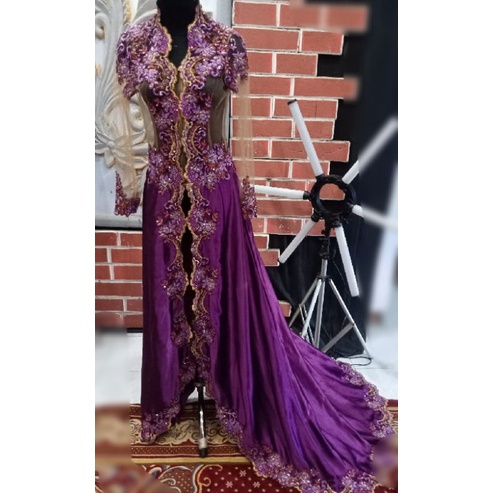 kebaya modern brukat full payet ekor panjang preloved murah