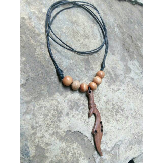 Kalung kujang kayu nagasari