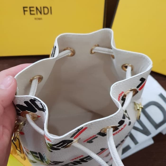 KUALITAS BAGUS TAS FENDI SERUT NEW MOTIF SEMPREM READY 3 WARNAAAA FREE ONGKIR..