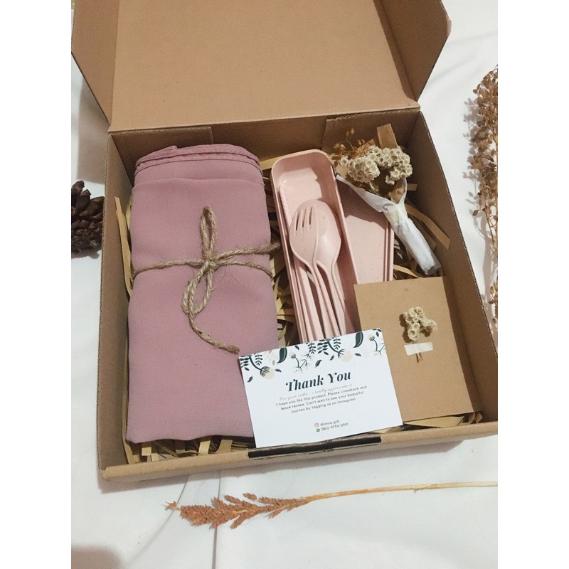 

giftbox/kado wisuda/kado ulang tahun/ kado anniversary
