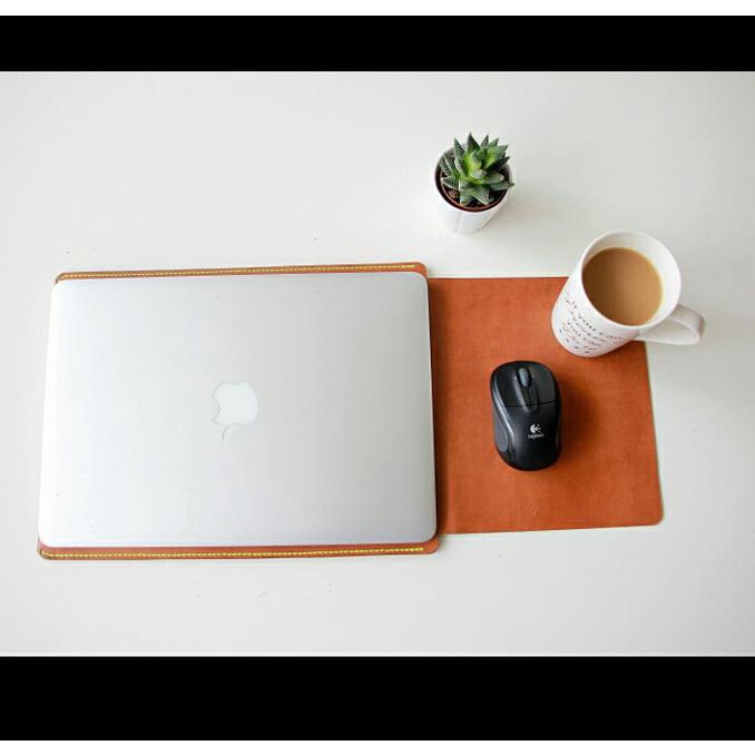 Gilaa Leather Tan Apple Macbook &amp; Laptop Case - Hitam Gilaa