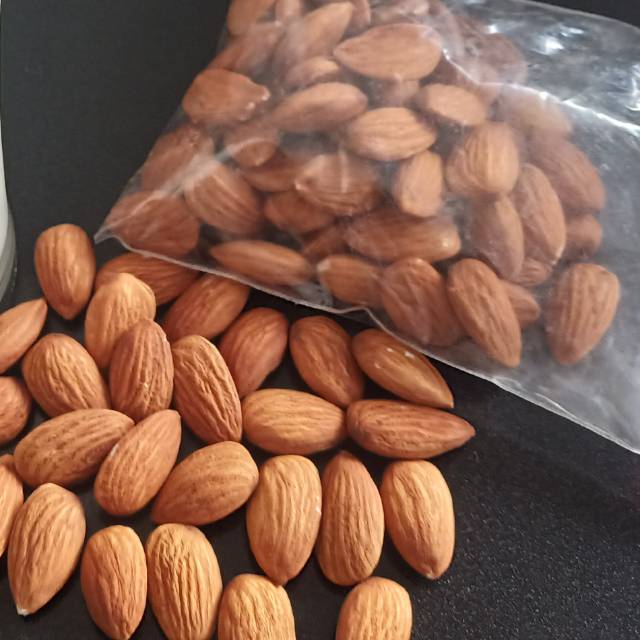 

Kacang Kenari Kupas / Almond / Badam 100 gram