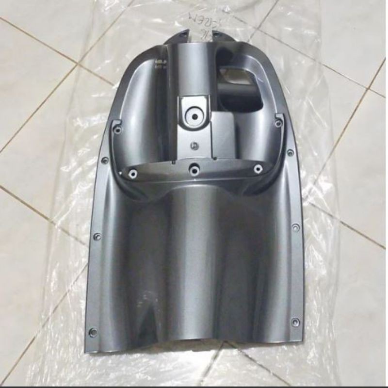 cover inner legshield dek kunci kontak Scoopy fi esp K16 tahun 2013-2016 silver glossy non original 