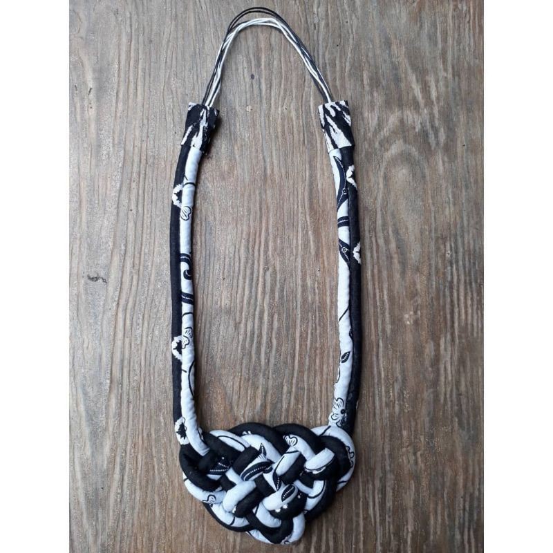 Kalung Batik Cakra Putri