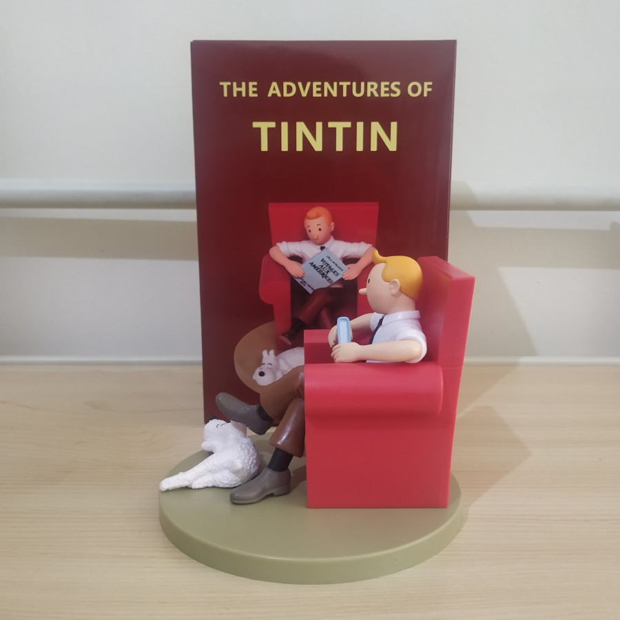 Action Figure Tintin Reading a Book With Snowy