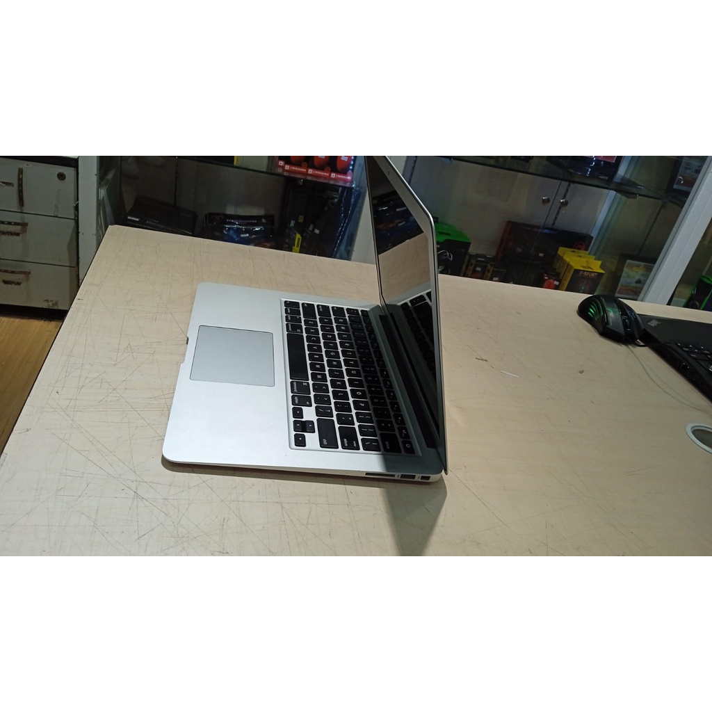 ORIGINAL MACBOOK AIR 2017 MQD42 intel core i5 1.8 gz 8GB SSD 256 TERLARIS