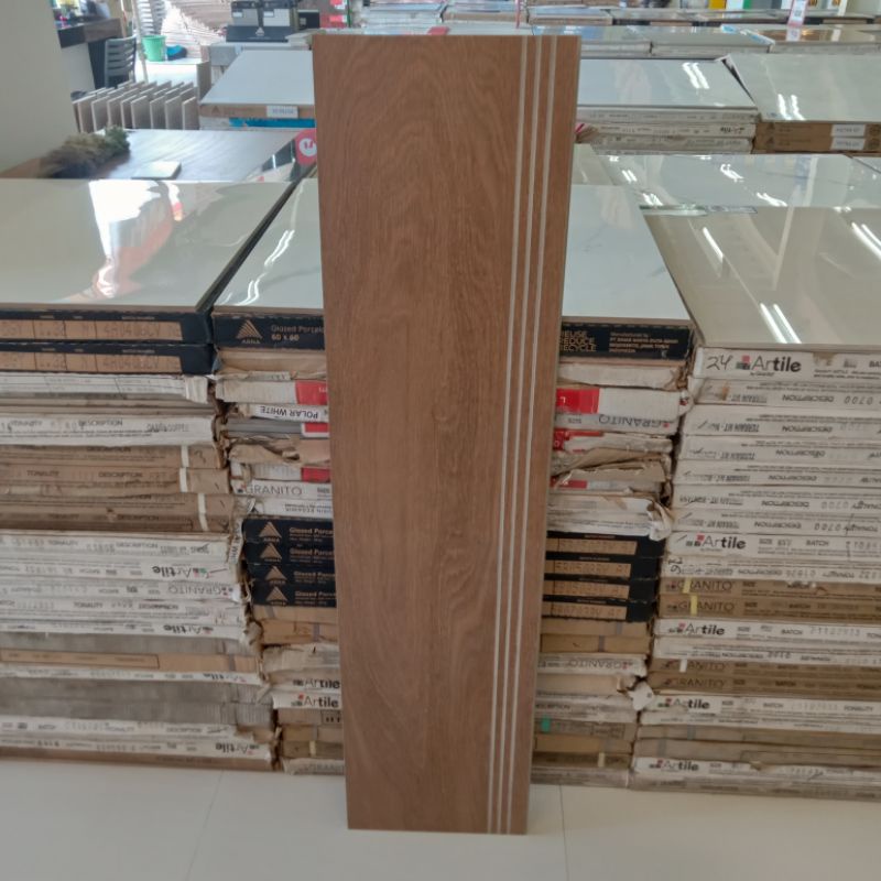 Granit anak tangga motif kayu ukuran 30x120/20x120