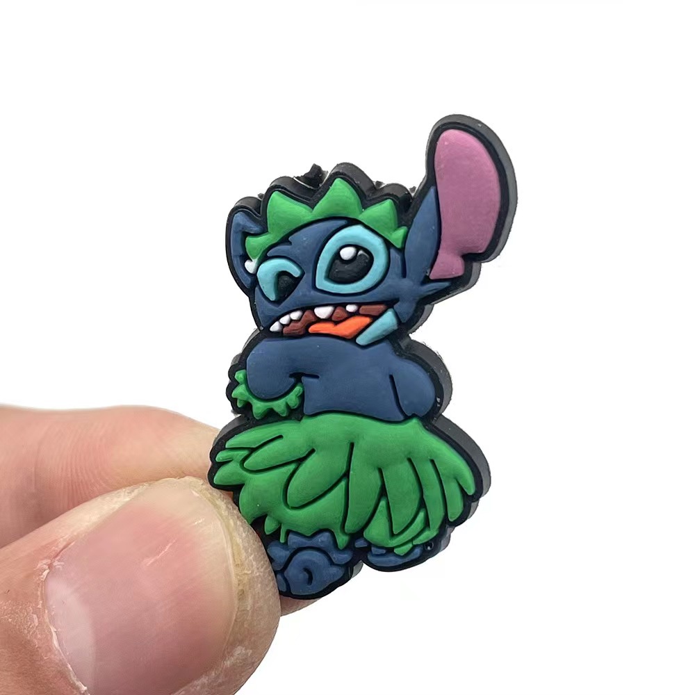 Charms Pin / Bros Bentuk Kartu Stitch Untuk Dekorasi Sepatu