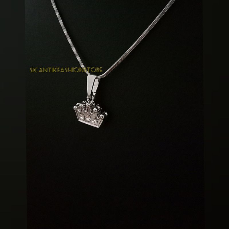 (PROMO)Kalung Titanium plus liontin Queen/ratu terlari anti karat perhiasan wanita lapis emas putih