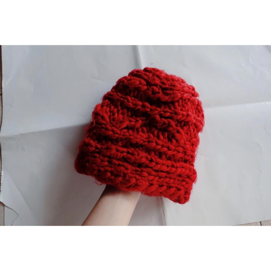 Topi wool rajut Merah ( PRELOVED 90% good condition )
