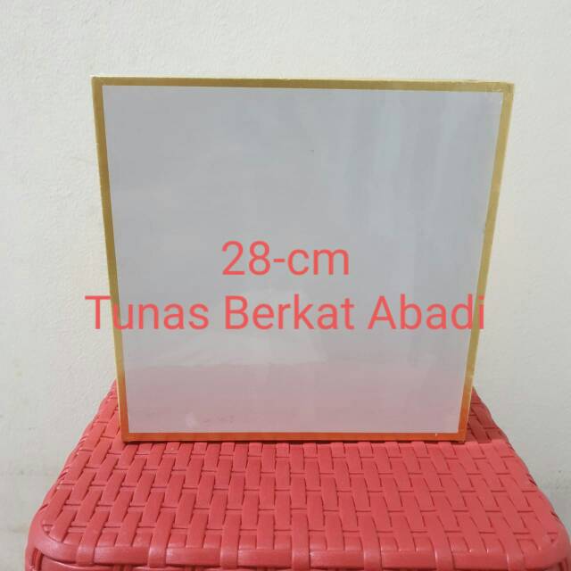 Tatakan kue Gold kotak 28 cm / Greyboard kotak Gold 28 cm @25 pcs