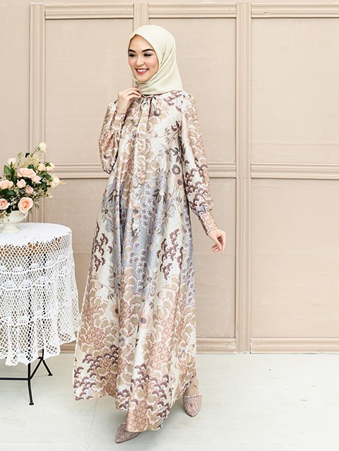 Ava Dress in Rosy Peach - Wearing Klamby