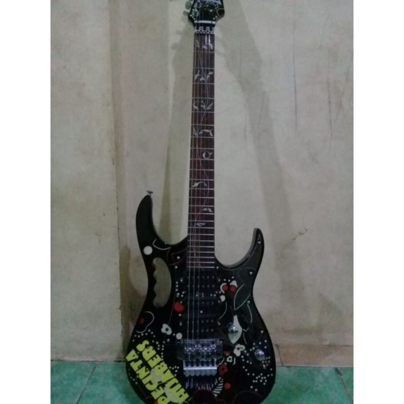 Gitar Ibanez jem flower hitam