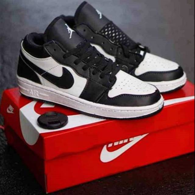 nike air jordan low black white