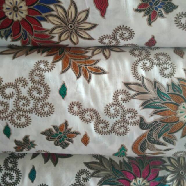 Kain Motif Batik Daun Dasar Putih