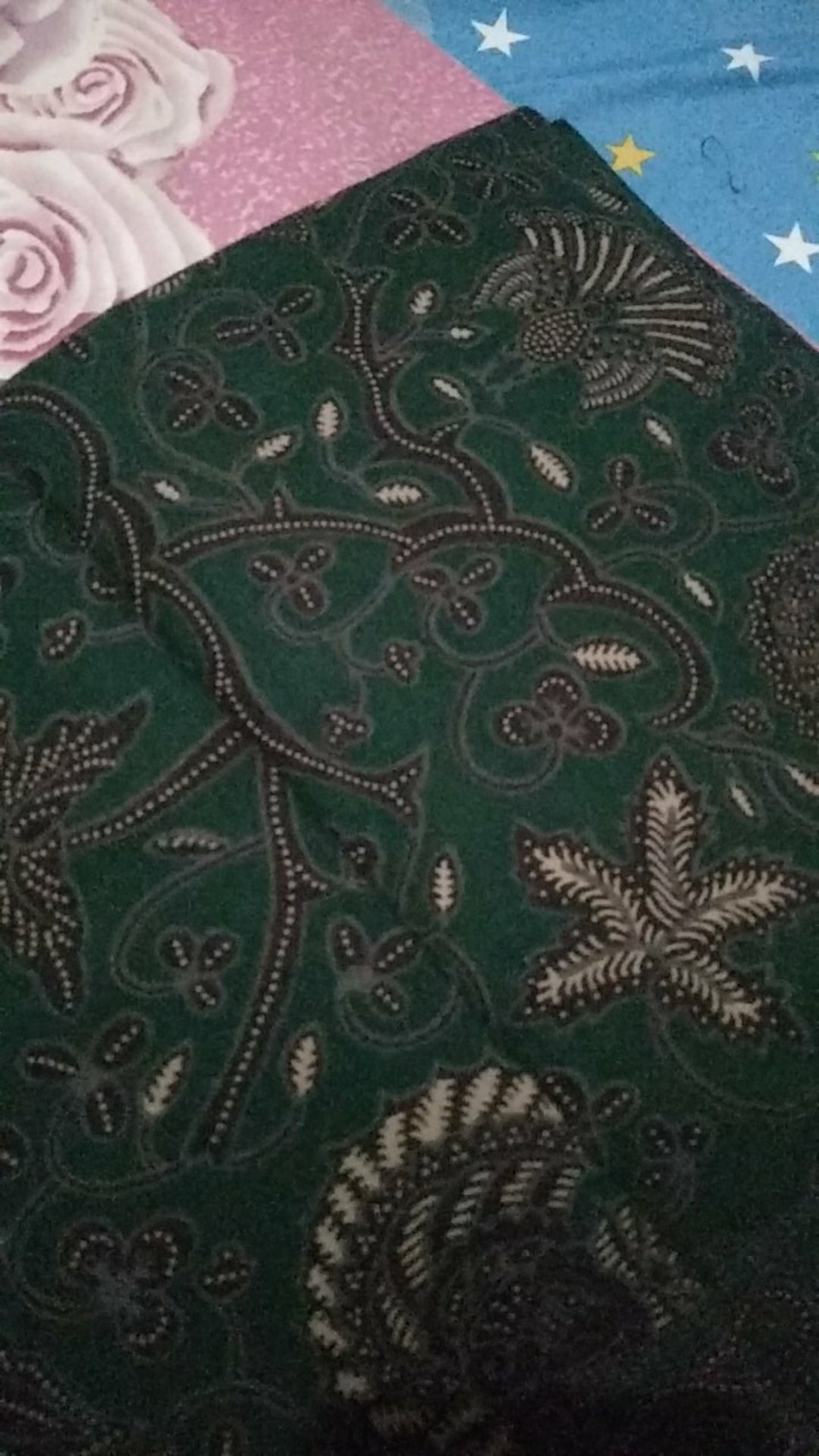 (best Seller) Kain Batik Solo (cabut Alusan) Motif Wahyu Tumurun Warna Dasar Hijau Botol