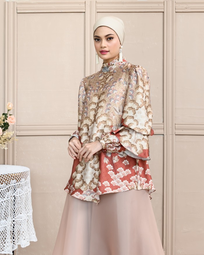 Emily Blouse in Treasure - Wearing Klamby