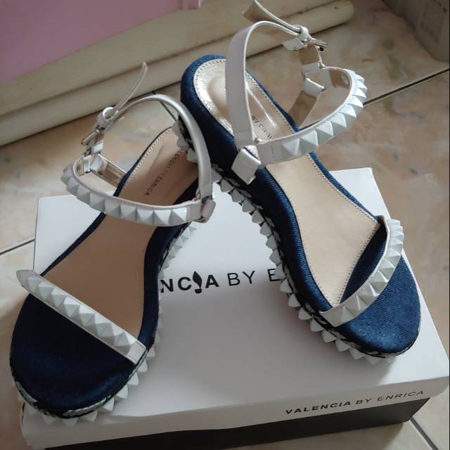 Thorny Wedges Valencia by Enrica