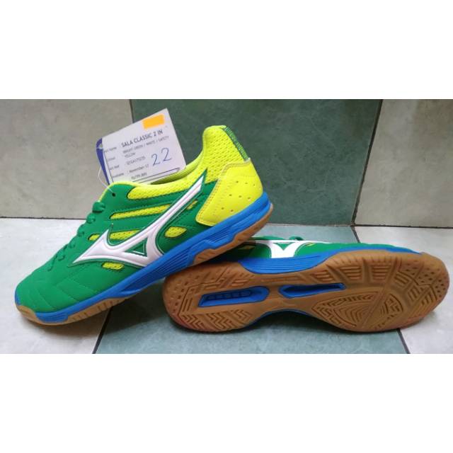 MIZUNO FUTSAL - SALA CLASSIC 2 IN BRIGHT GREEN / WHITE / SAFETY YELLOW