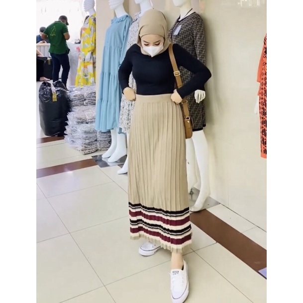 ROK RAJUT IMPORT