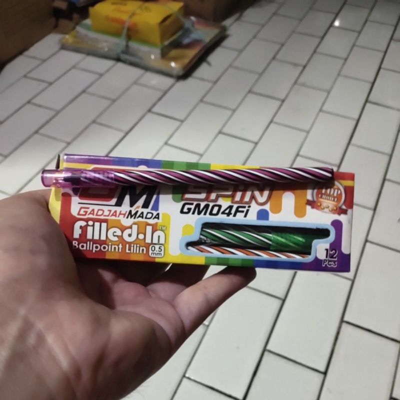 

Pulpen/Ballpoin Ulir Gajah Mada (GM) Spin GMO4Fi Tinta Hitam per lusin