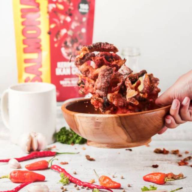 

KERUPUK KRUPUK KERIPIK KRIPIK KULIT IKAN SALMON FISH SKIN SALMON SALT EGG SALMONIA