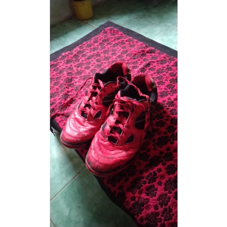 sepatu futsal kelme sala