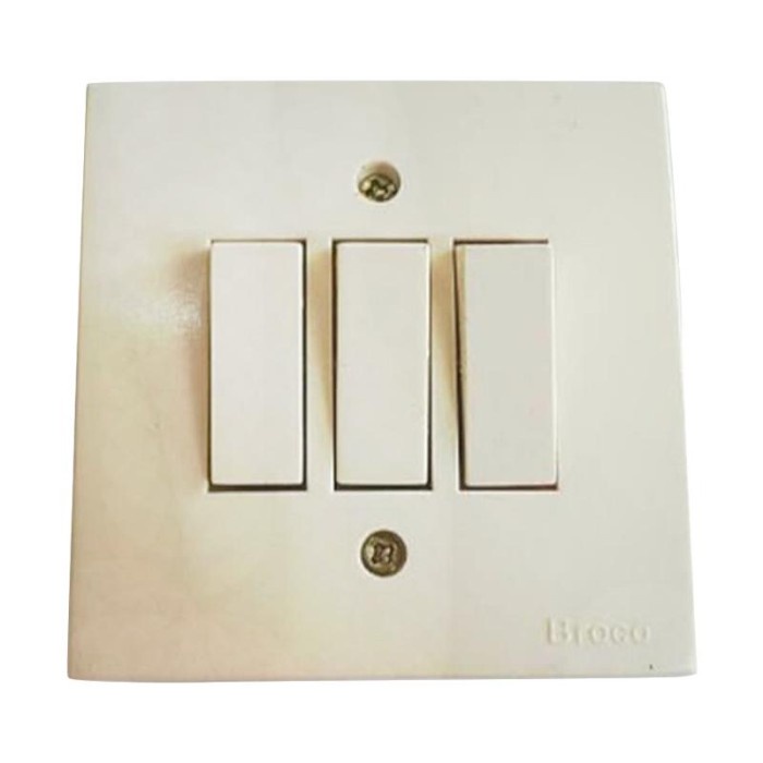 Broco Saklar Triple 3G New Gee 6613 Cream Switch 3 Gang Standard