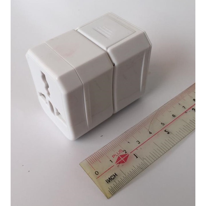 Multi country / universal conversion plug / adapter