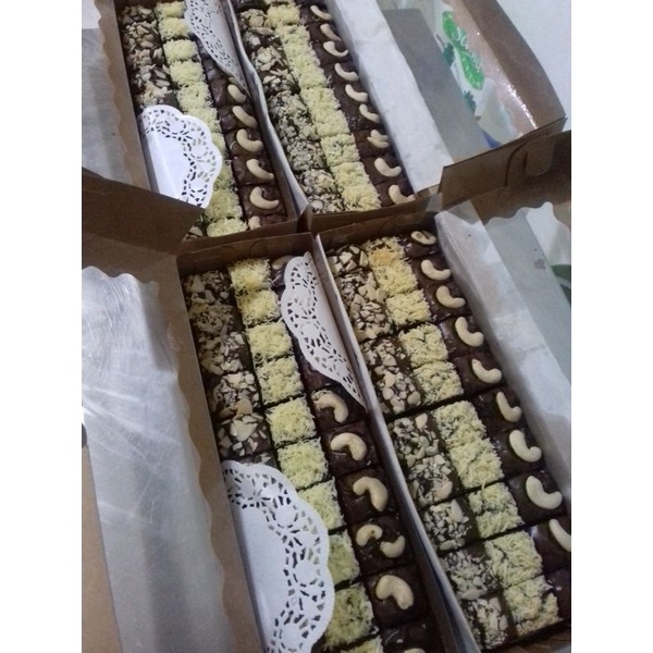 

BROWNIS FUDGY COKLAT SEKAT