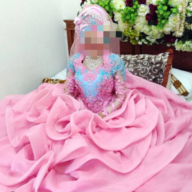 Preloved Wedding dress ball gown