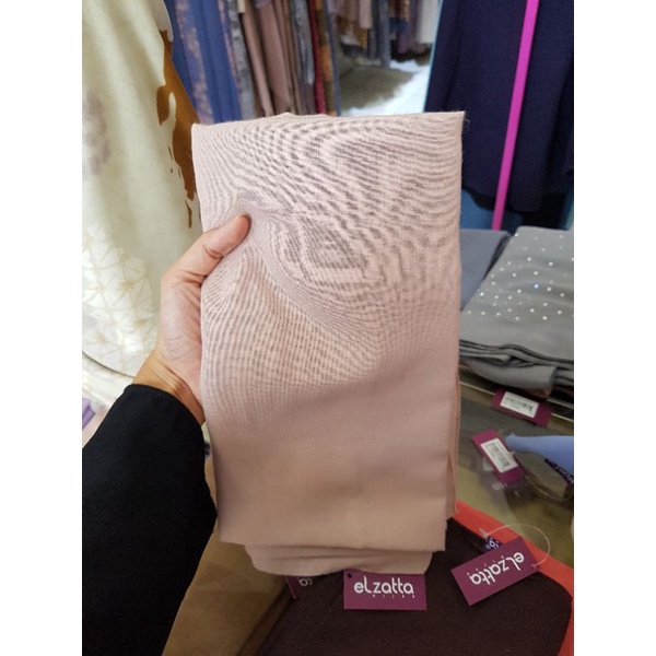 Elzatta Keisha Sadia Jilbab Kerudung Segiempat Polos Bahan Polycotton size 110x110cm-147 Cream Muda