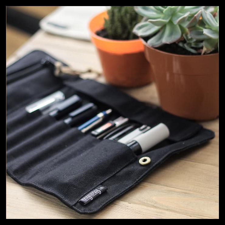 

Roll Up Pencil Case / Tempat Pensil Gulung - Hitam