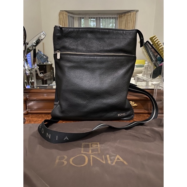 tas cowok bonia mulus no kikis. Original beli di counter