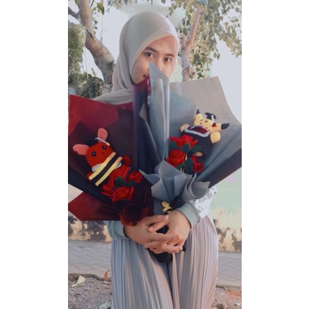 

BUKET BONEKA WISUDA + BUNGA