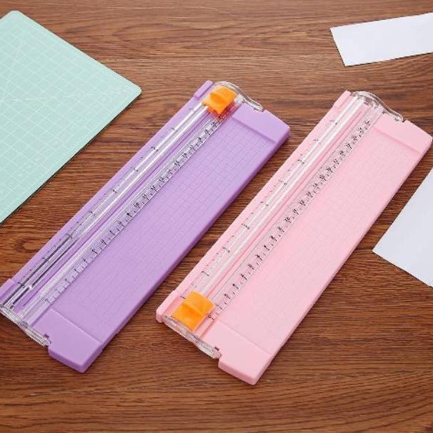 

[KODE PRODUK 7EMNL7936] Mesin Pemotong Kertas Portable Mini F4 A4 A5 Presisi untuk Scrapbook Paper Trimmer Panjang 22 cm