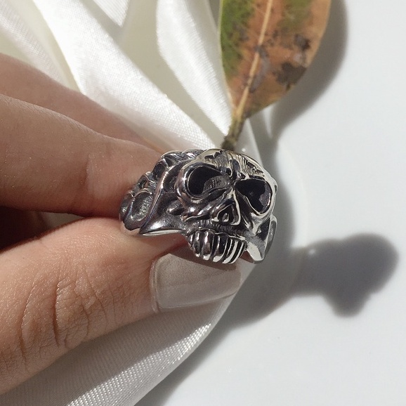 Cincin tengkorak keren cincin skull pria murah cincin punk rock (KANE)