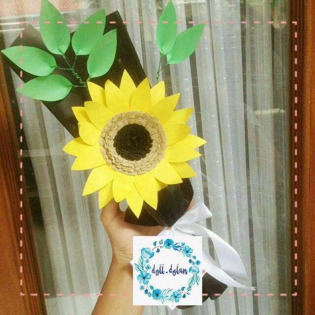 

Single sunflower bouquet simple buat hadiah ke orang tersayang